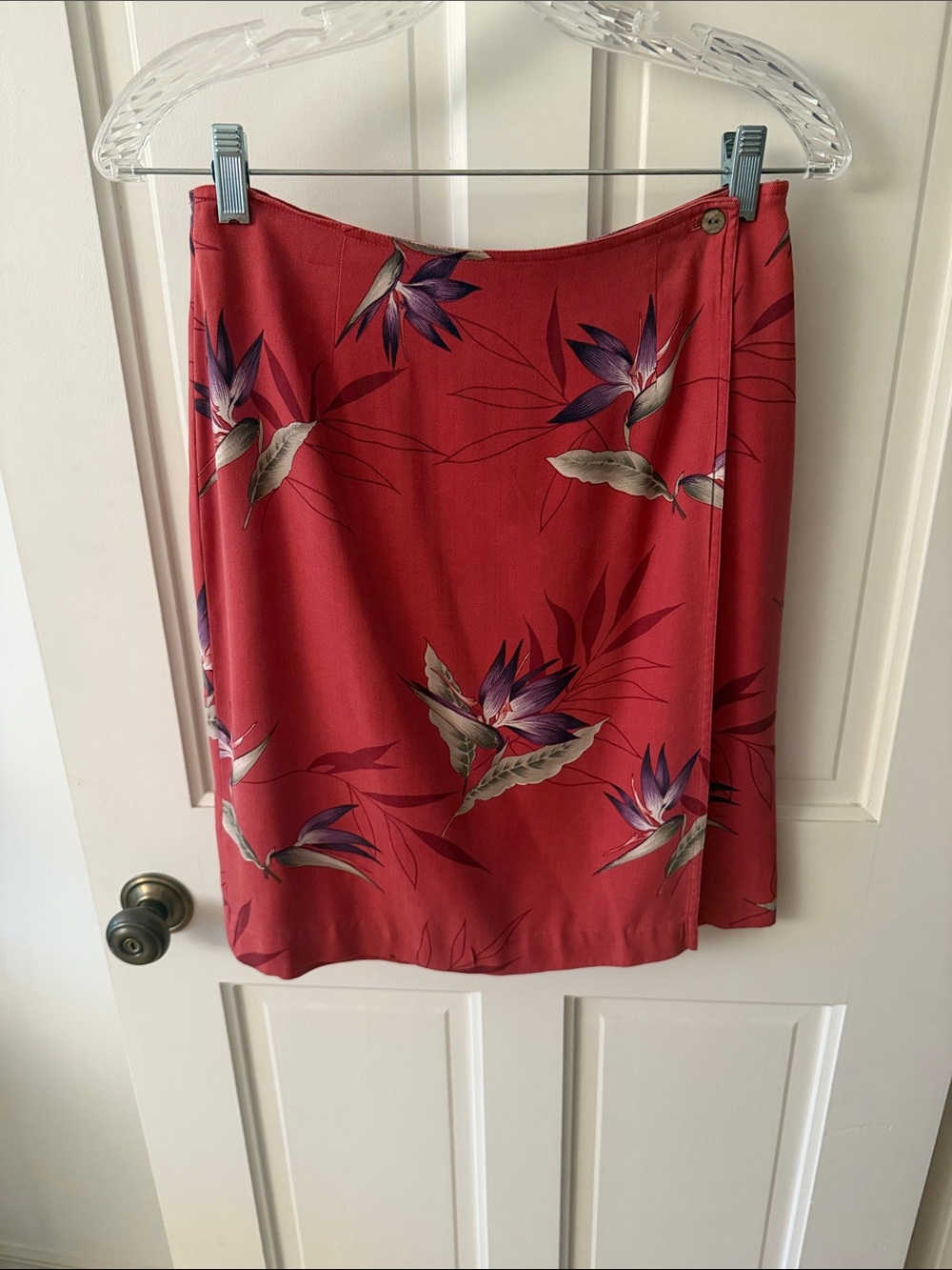 Tommy Bahama Women's Floral Red A-Line Skirt 100 % silk